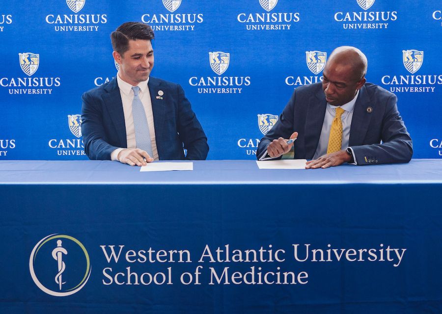 President Steve Stoute signs letter of agreement with representative from Western Atlantic University School of Medicine to partner on a new, accelerated BS-MD program 