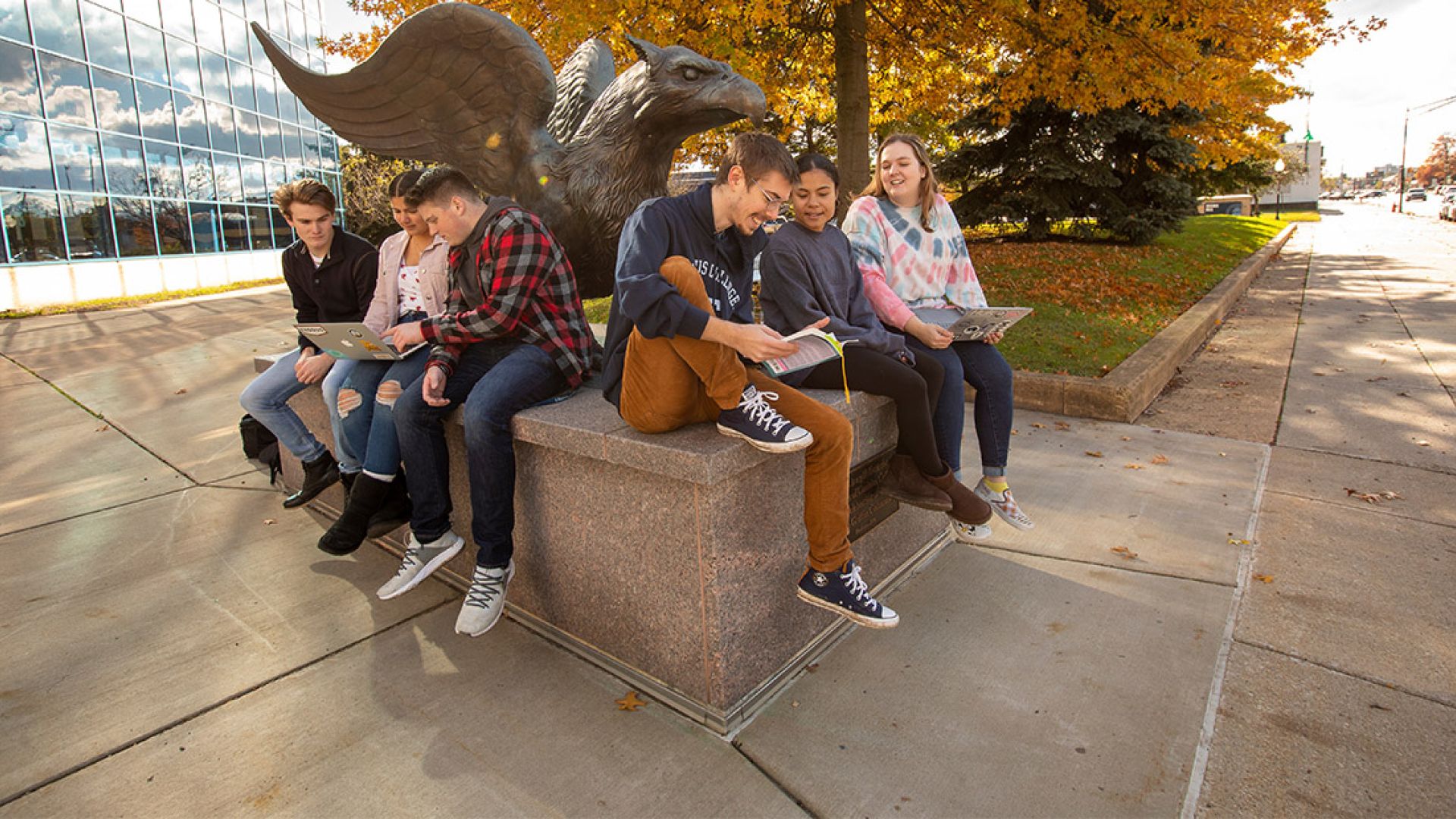 canisius students reading by griffin 