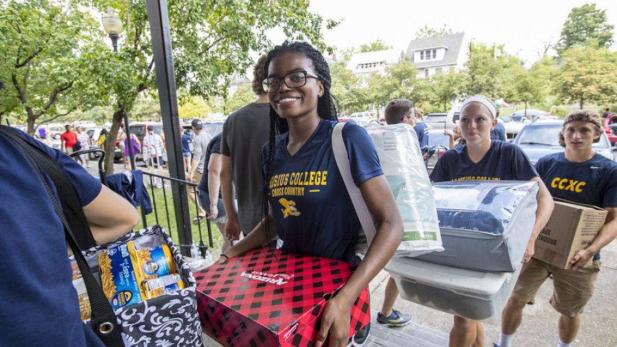 canisius student moving in