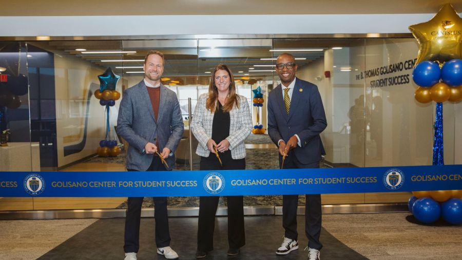 President Stoute with representatives from the Golisano Foundation cut ribbon on new Golisano Center for Student Success 