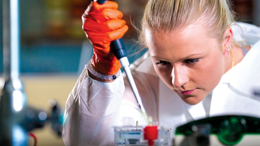 Canisius student using dropper in biology lab 