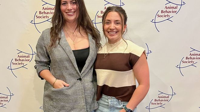 Meg Greenberg ’26 and Gabi Farris ’26 at the 2026 Animal Behavior Society meeting.